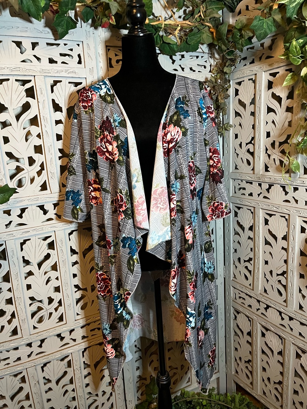 LULAROE BLACK & WHITE WITH PINK & BLUE FLORAL ALL-OVER OPEN FRONT CARDIGAN